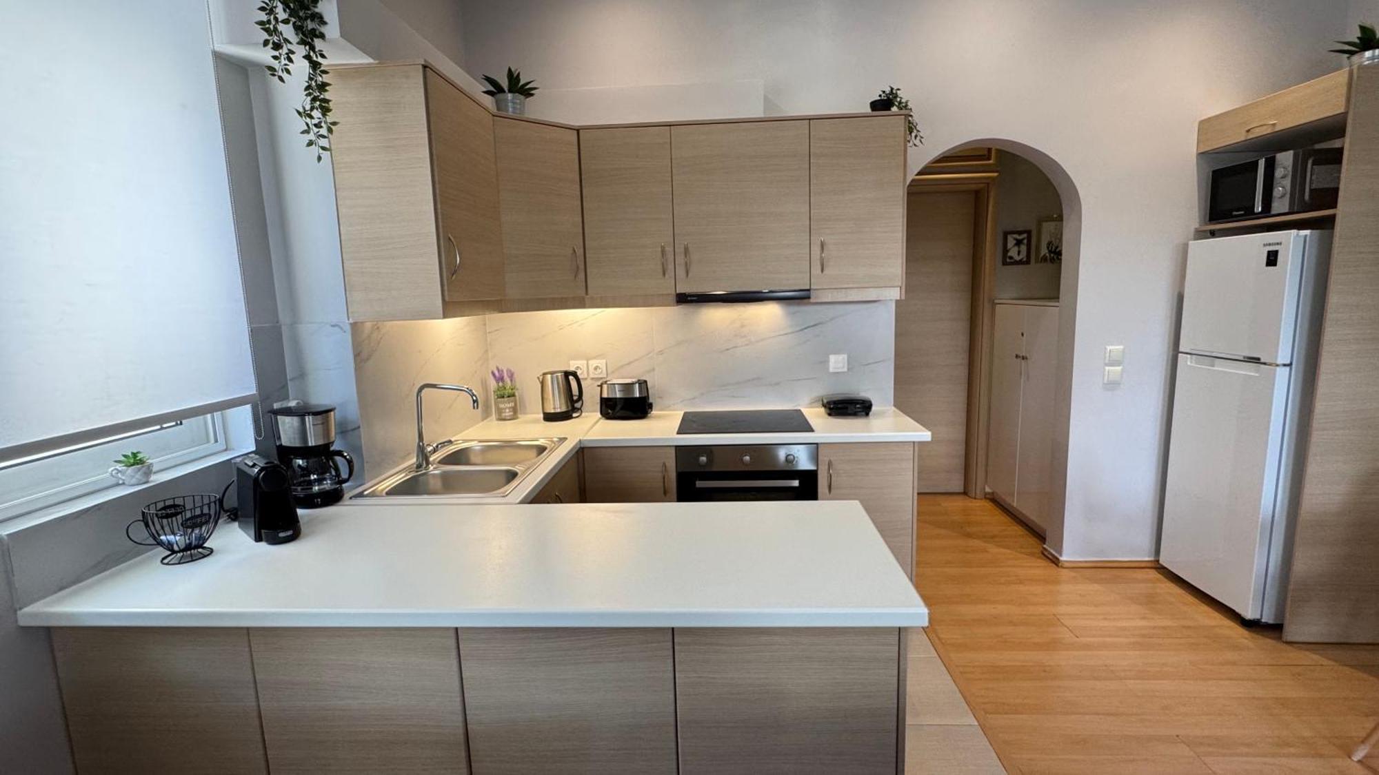 Elegant Glyfada Apartment-Private Garden-Near Metro Athen Eksteriør billede
