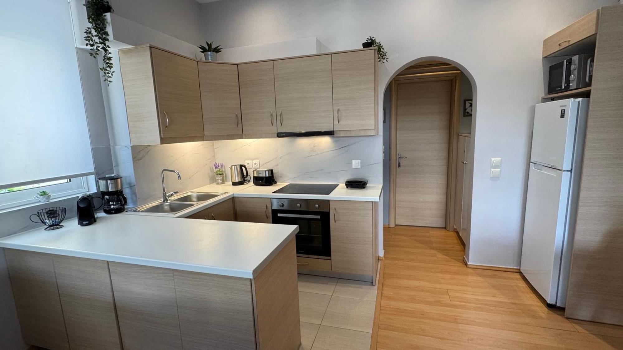 Elegant Glyfada Apartment-Private Garden-Near Metro Athen Eksteriør billede